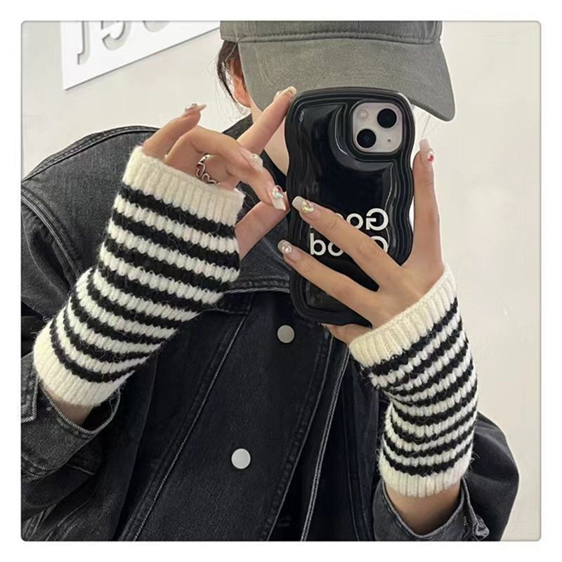 Krótkie prążkowane rękawiczki  – Fingerless Glove Knit recenzja i cena