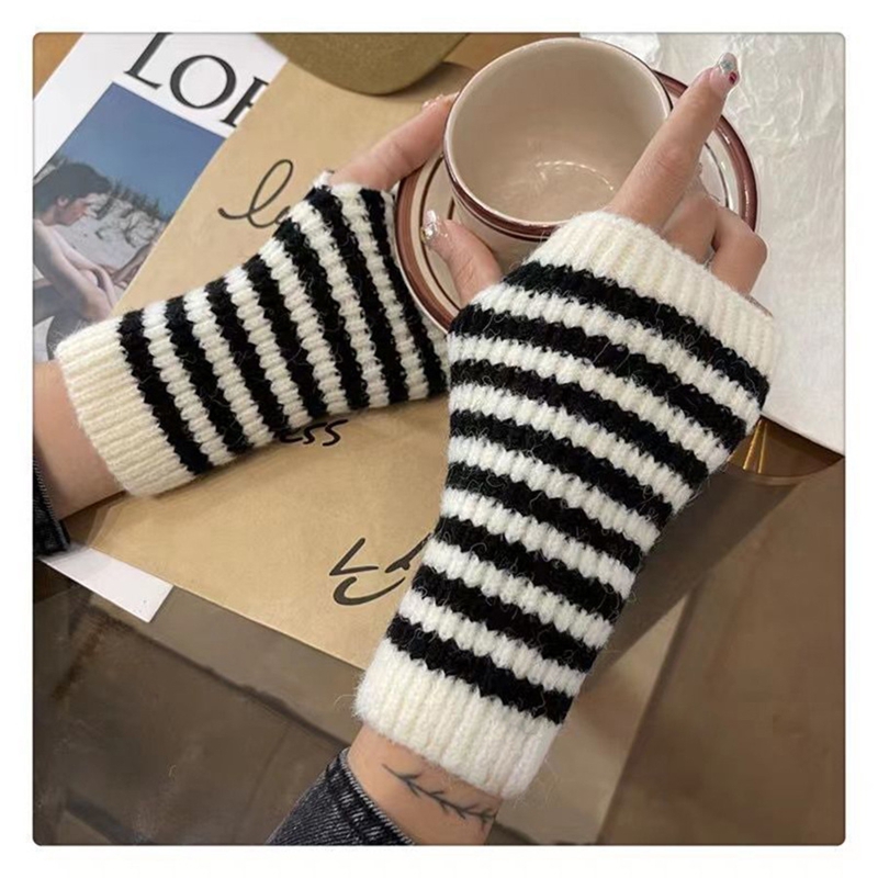 Krótkie prążkowane rękawiczki  – Fingerless Glove Knit recenzja i cena