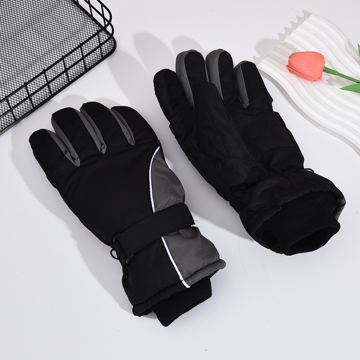 Modne wiatroodporne rękawice n – Ski Glove Waterproof recenzja i cena
