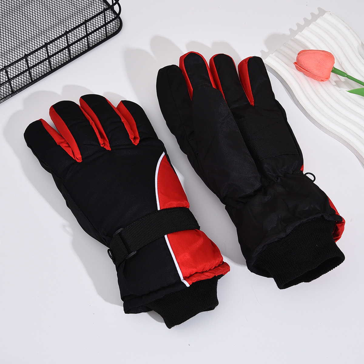 Modne wiatroodporne rękawice n – Ski Glove Waterproof recenzja i cena